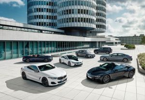 GM, Jaguar-Land Rover và Tập đoàn BMW ngừng xuất khẩu xe sang thị trường Nga