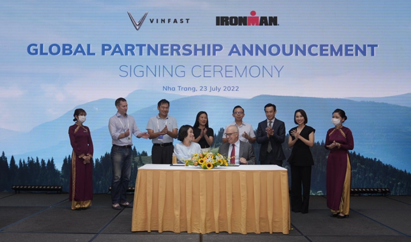 Công bố hợp tác toàn cầu giữa VinFast và IRONMAN