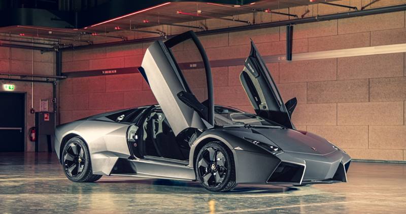 Lamborghini sở hữu nước sơn xám mờ Grigio Barra với các hạt kim loại