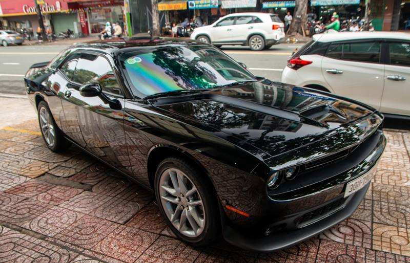 Đây là một trong 2 chiếc Dodge Challenger GT đang có mặt tại Việt Nam