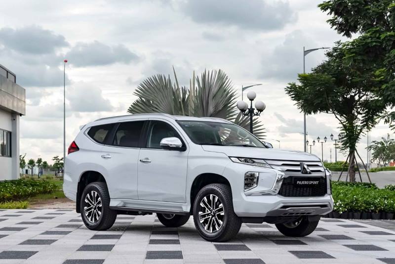 Mitsubishi Pajero Sport phân khúc SUV 7 chỗ