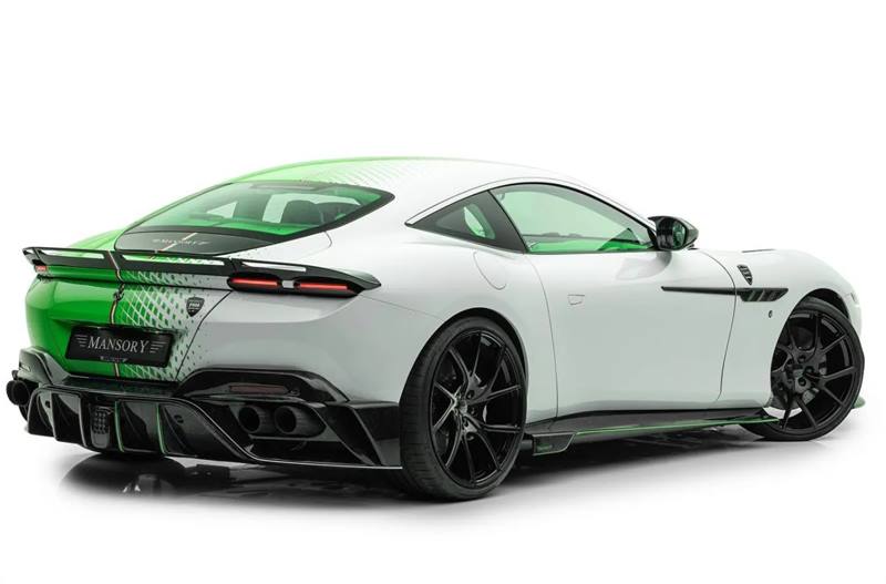 2 màu sắc chủ đạo của Mansory Tempesta Verde được phối theo bề ngang thân xe.