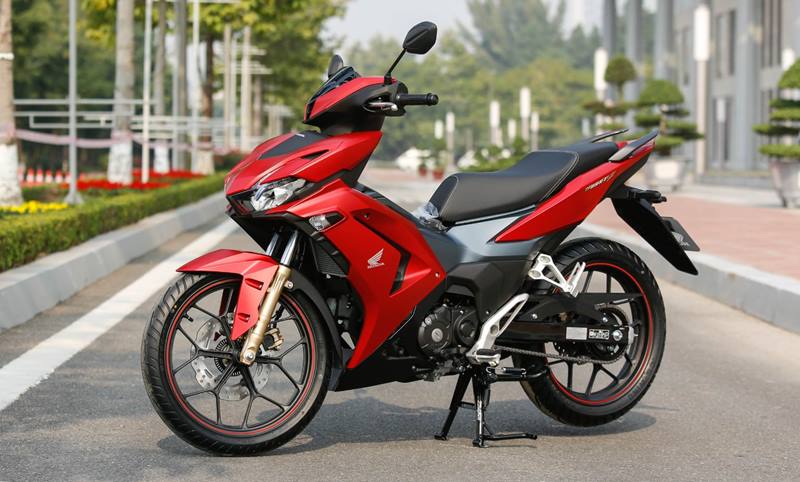 Honda Winner X thể thao phiên bản mới được thay đổi bộ tem cũng như cách phối màu ở một số bộ phận