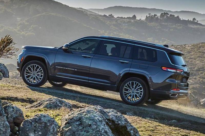 Grand Cherokee vẫn giữ kiểu dáng vuông vức đặc trưng của mẫu SUV Mỹ