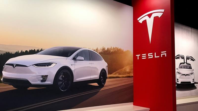 GM bảo dưỡng 11.000 xe Tesla vì hãng không có mạng lưới đại lý