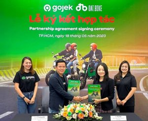 Gojek hợp tác Dat Bike vận chuyển hành khách bằng xe máy điện