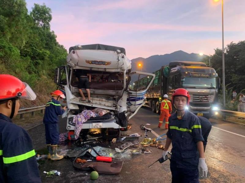 Lực lượng Cảnh sát giao thông Công an TP Đà Nẵng đã nhanh chóng có mặt rất sớm để điều tiết giao thông.