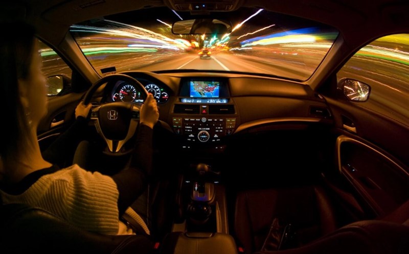 Lái xe ô tô trên cao tốc ban đêm: Càn lưu ý gì?