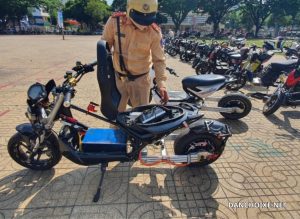 Học Sinh Độ Xe Đạp Điện: Những Mối Nguy Tiềm Ẩn