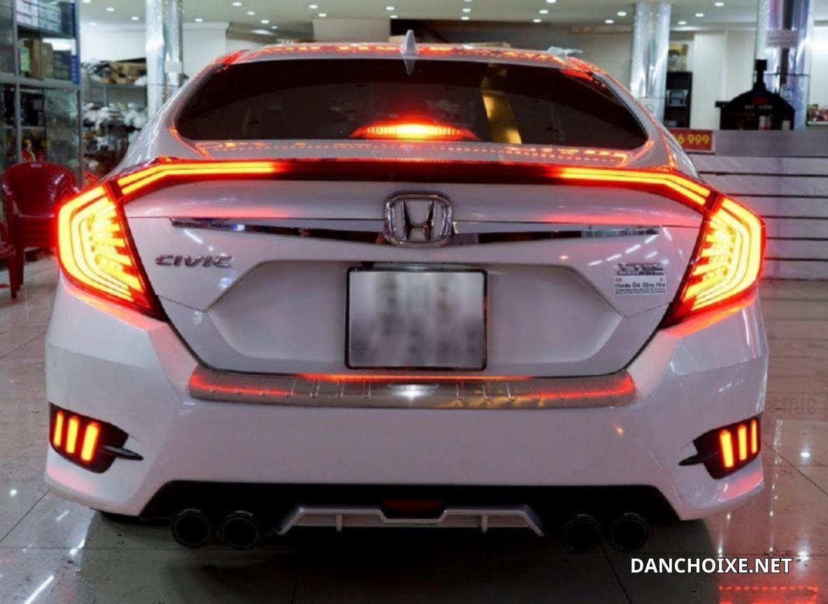 Xe độ body kit nhẹ, không thay đổi kết cấu chính thường đậu đăng kiểm 100% nếu các hạng mục kỹ thuật còn tốt.