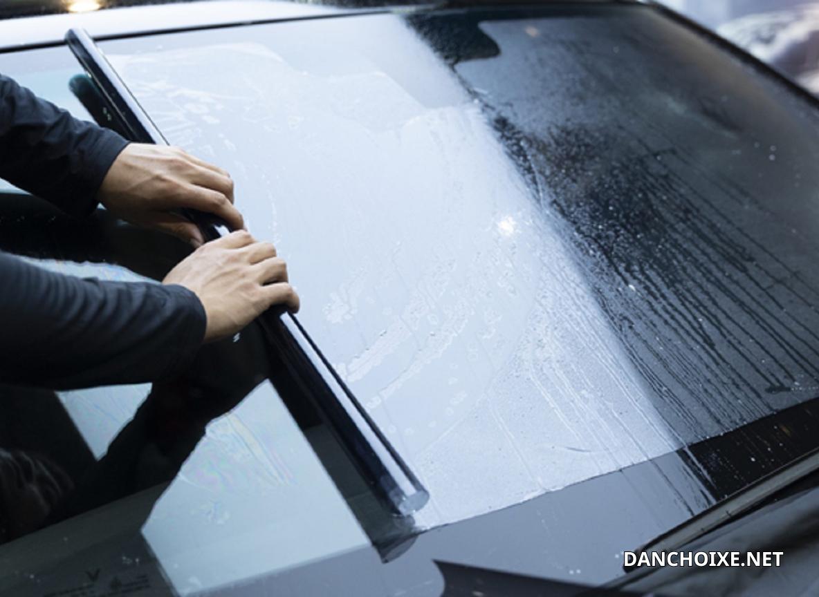 Chọn đơn vị uy tín để dán phim cách nhiệt cho xe ô tô của bạn.