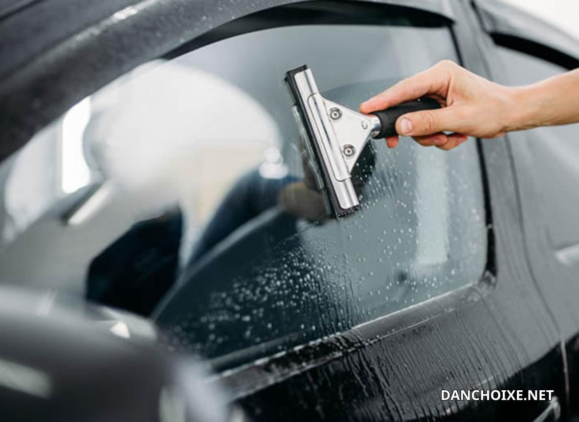 Xe thường xuyên đậu ngoài trời thì dán phim cách nhiệt là cần thiết