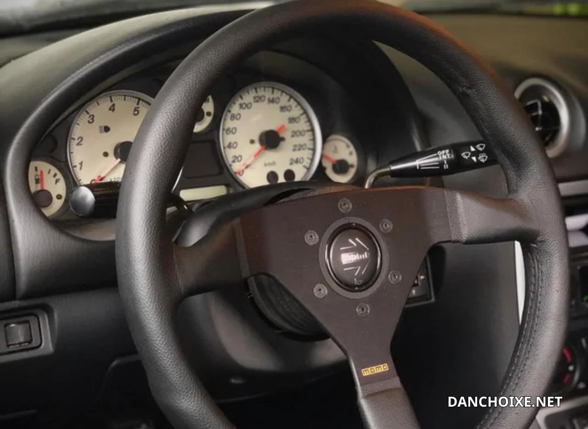 Vô lăng momo giúp cảm giác lái thật tay