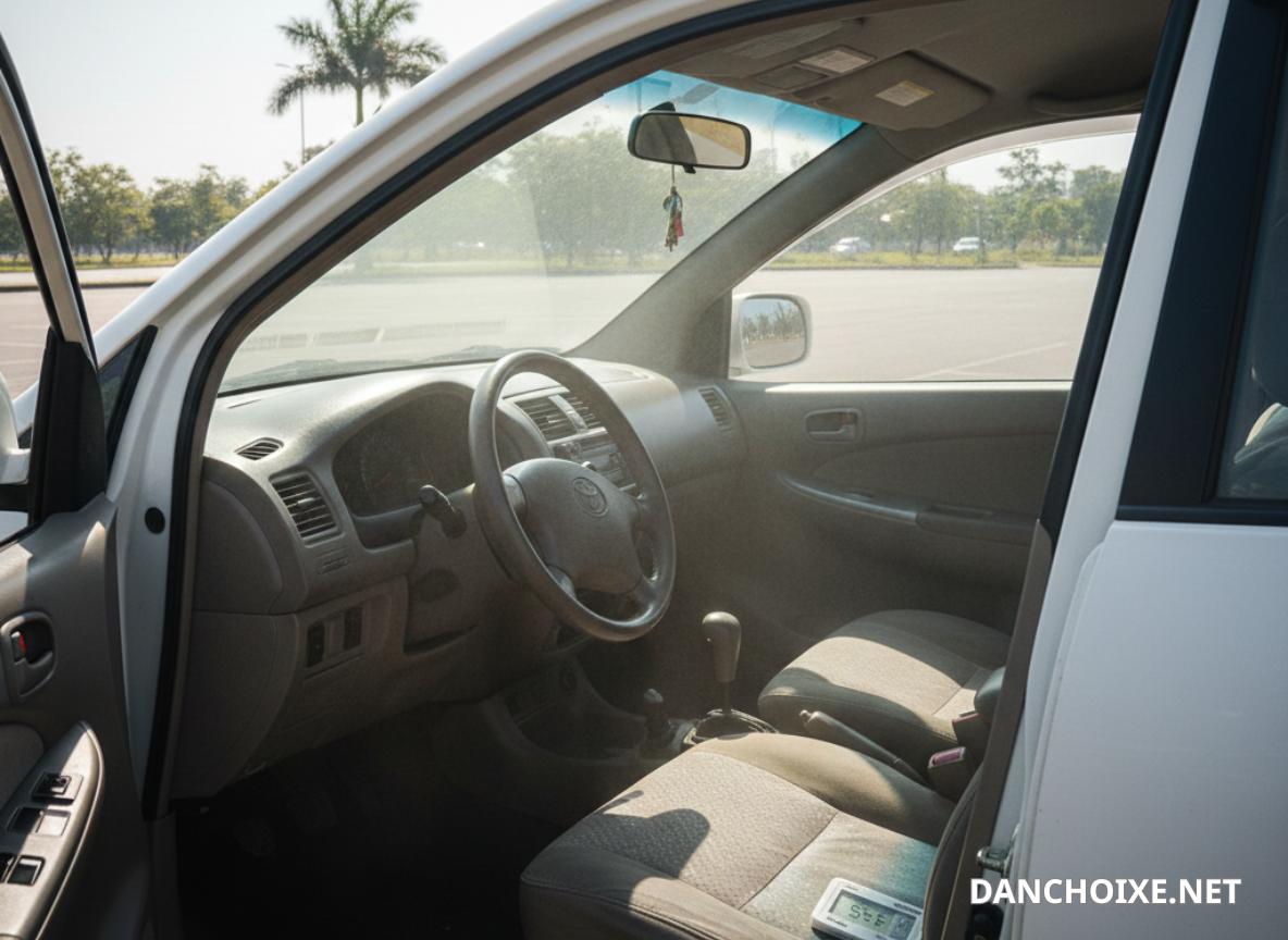 Đầu tiên cần mở cửa xe để thoát khí nóng trước