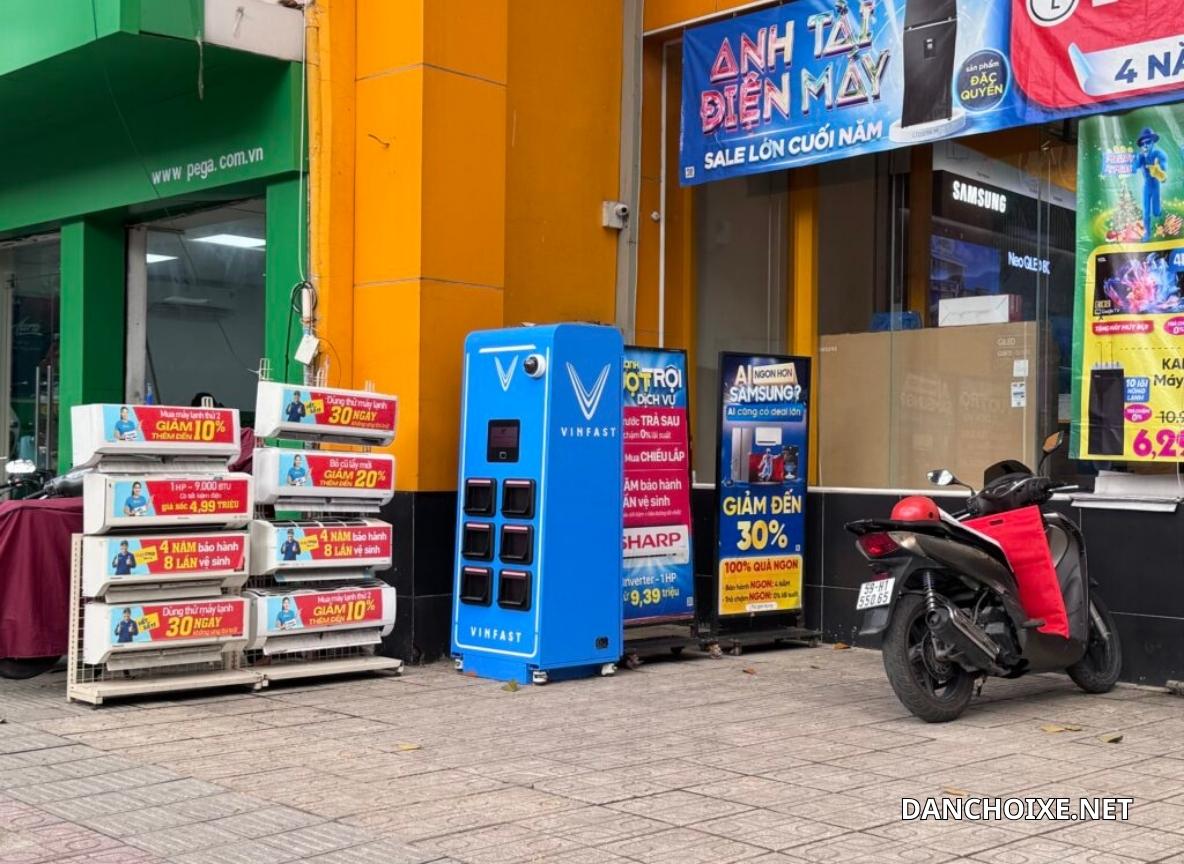 Lộ Trình 45.000 Tủ Đổi Pin VinFast: Người Dùng Xe Máy Điện Hưởng Lợi Gì?