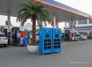Lộ Trình 45.000 Tủ Đổi Pin VinFast: Người Dùng Xe Máy Điện Hưởng Lợi Gì?
