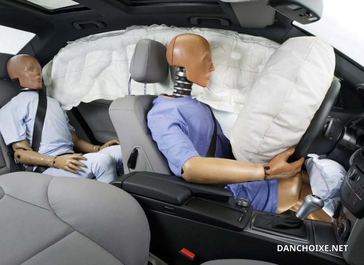 Hệ thống túi khí toàn diện bảo vệ an toàn mạng sống của người ở trên xe khi xảy ra tai nạn 