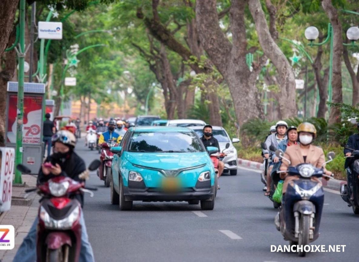 Lộ Trình Hà Nội Chuyển Taxi Sang Xe Điện: Doanh Nghiệp Và Tài Xế Cần Biết Gì?