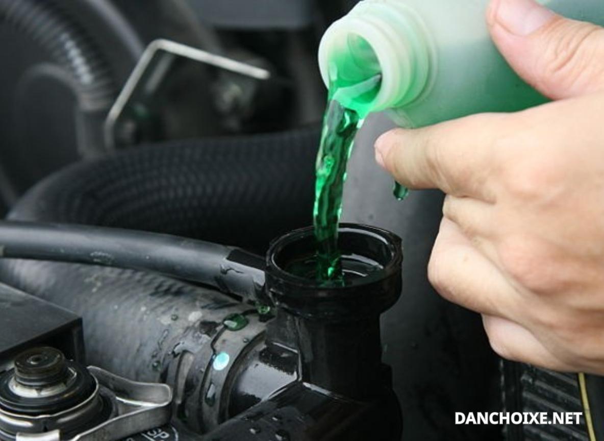 Nước làm mát động cơ giúp Giữ nhiệt độ động cơ ở mức ổn định