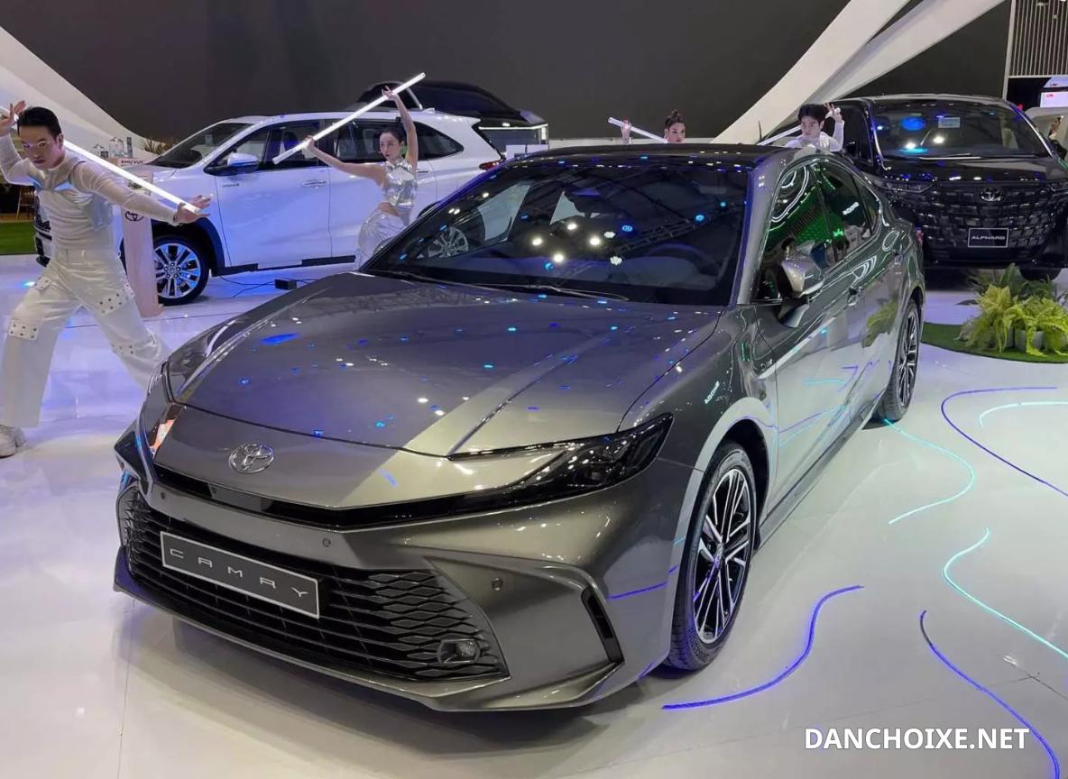 Toyota Camry nổi tiếng với độ sang trọng, bền bỉ và ít hỏng vặt