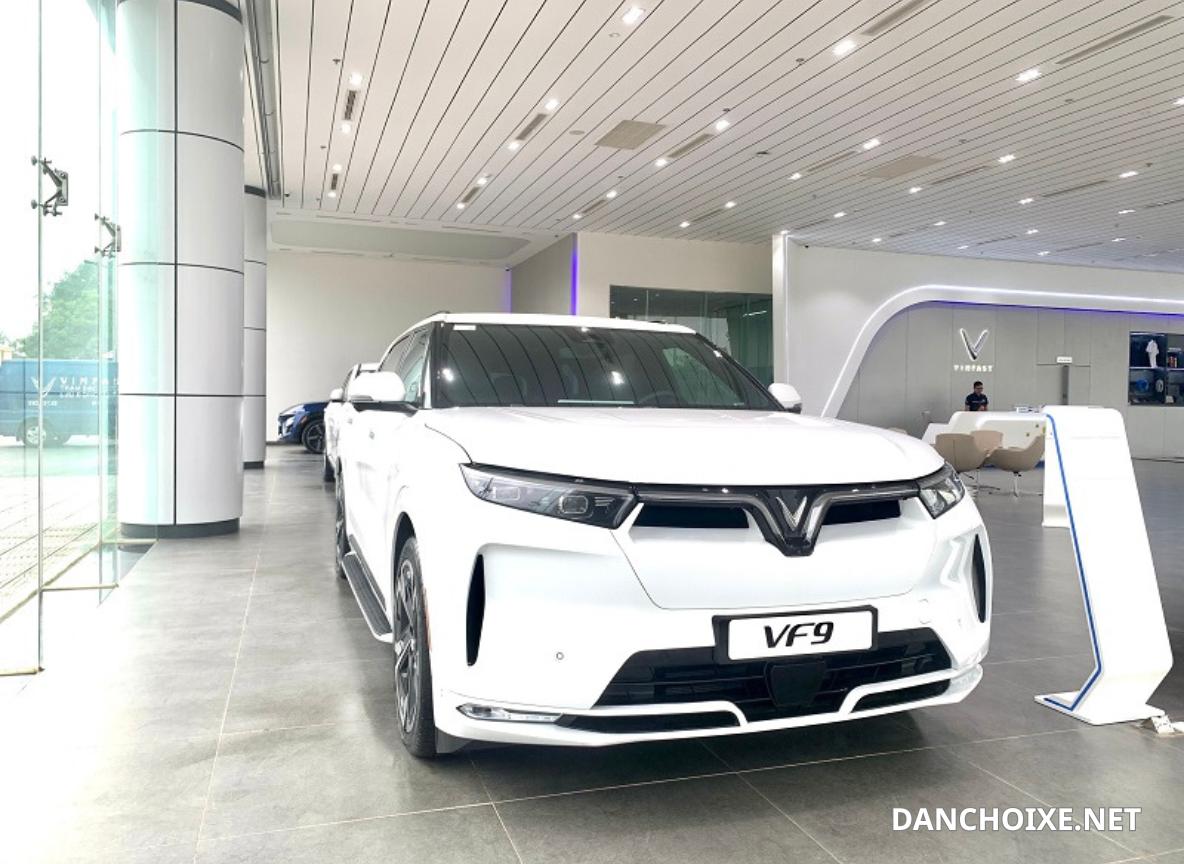 So Sánh VinFast VF9 Với SUV Xăng Cùng Tầm Giá: Lựa Chọn Nào Tốt Hơn 2026?