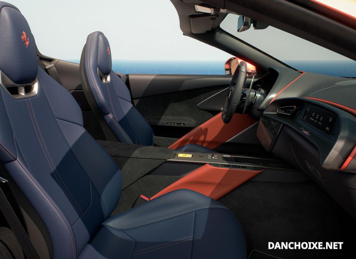 Từng chi tiết nhỏ đều được chăm chút tỉ mỉ, mang lại cảm giác sang trọng đúng chuẩn siêu xe Ý