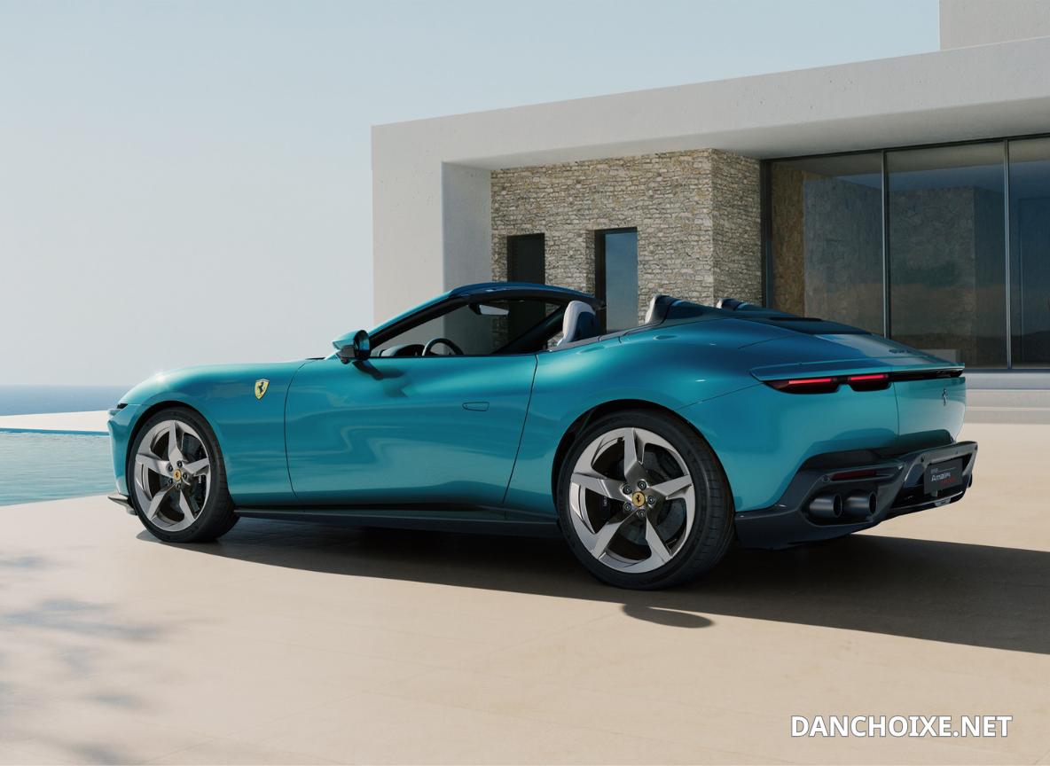 Ferrari Amalfi Spider với quá trình đóng mở mui diễn ra êm ái chỉ với 13 giây