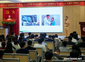 Đổi Mới Đào Tạo Lái Xe: Tăng Cường Đạo Đức Cầm Lái Qua Video Tai Nạn Thực Tế