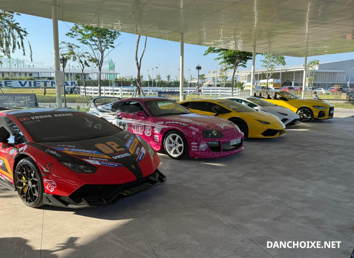 Sự xuất hiện của nhiều dòng xe cao cấp khiến dân mê xe đến checkin