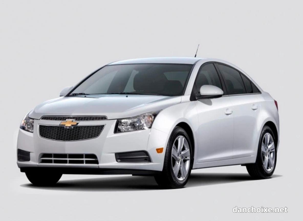 Cruze đời 2010–2012 hiện được rao bán quanh mức 180–200 triệu đồng.